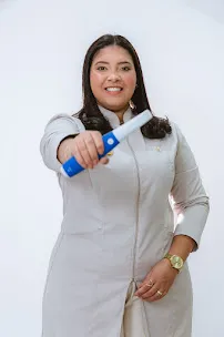 Dra. Helem Fidélis com scanner intra-oral digital para odontologia digital